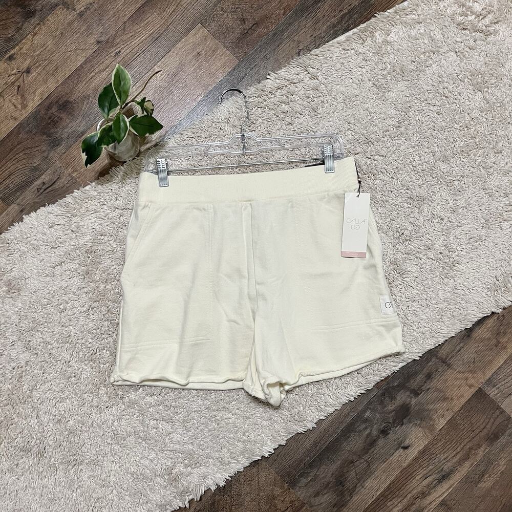 Calia by Carrie Underwood Size Medium Unbleached High-Rise Journey Shorts NWT
